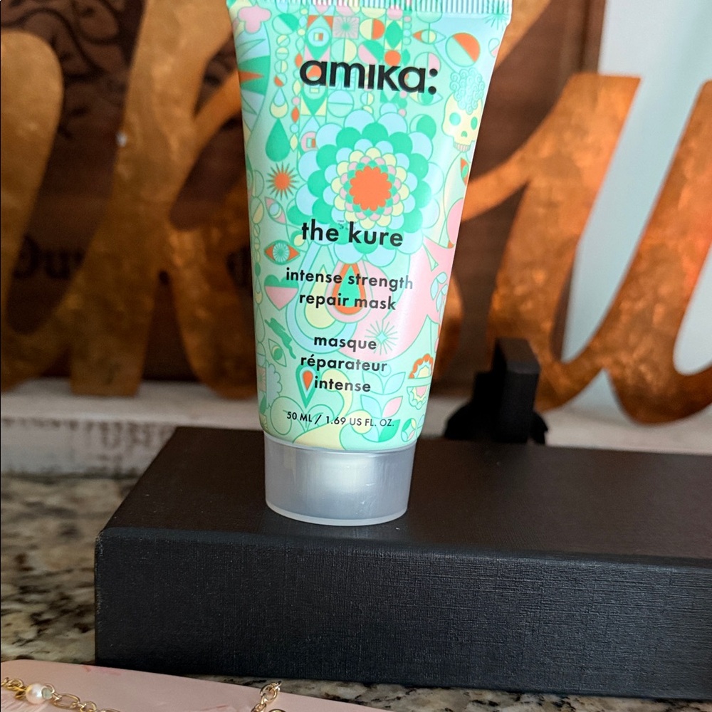 amika The Kure Intense Strength Repair Mask - Green and Pink
